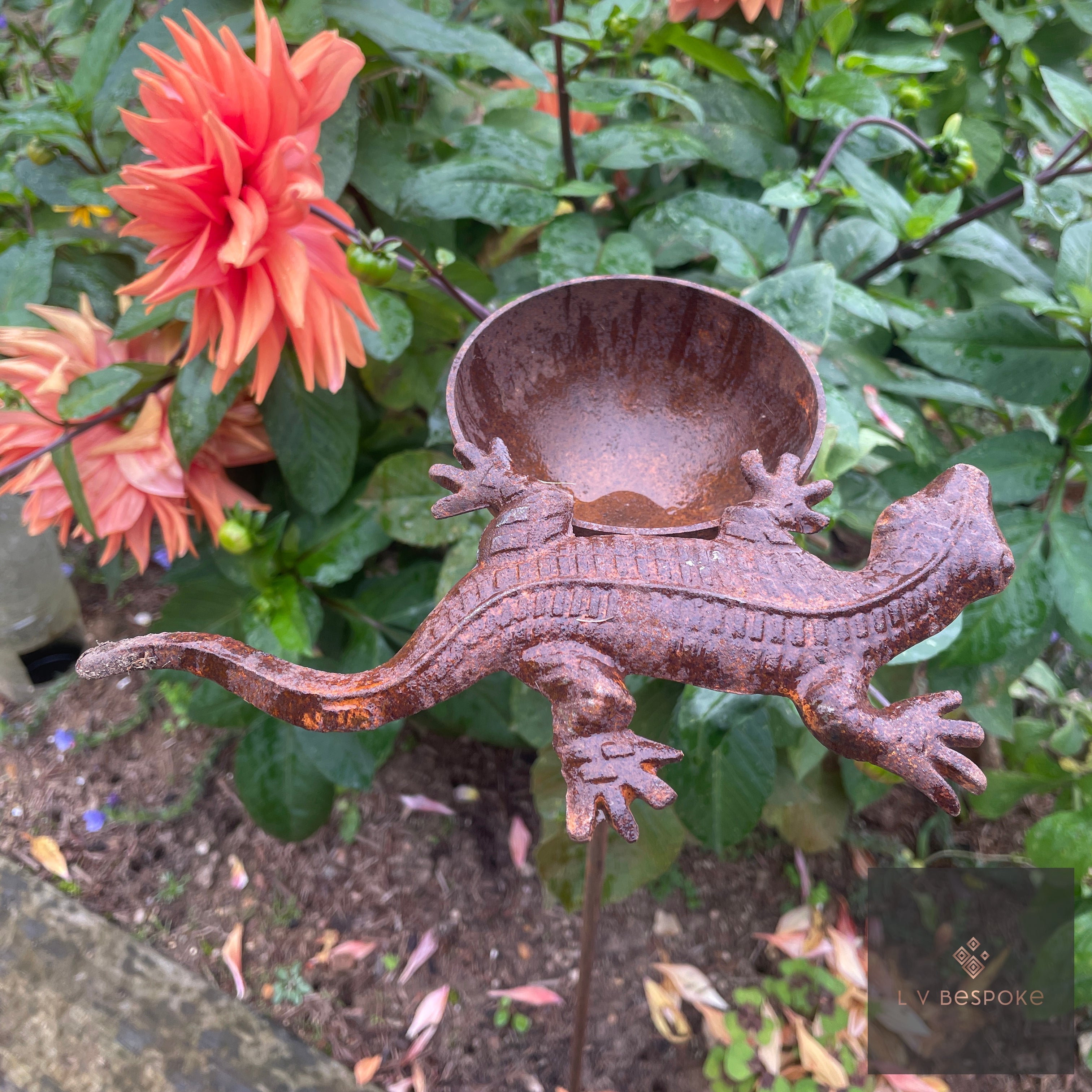 Decorative Bee Drinker | Handcrafted Steel Garden Feature Lizzard - English Country Gardens