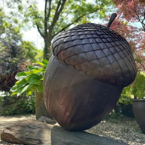 giant-acorn-sculpture