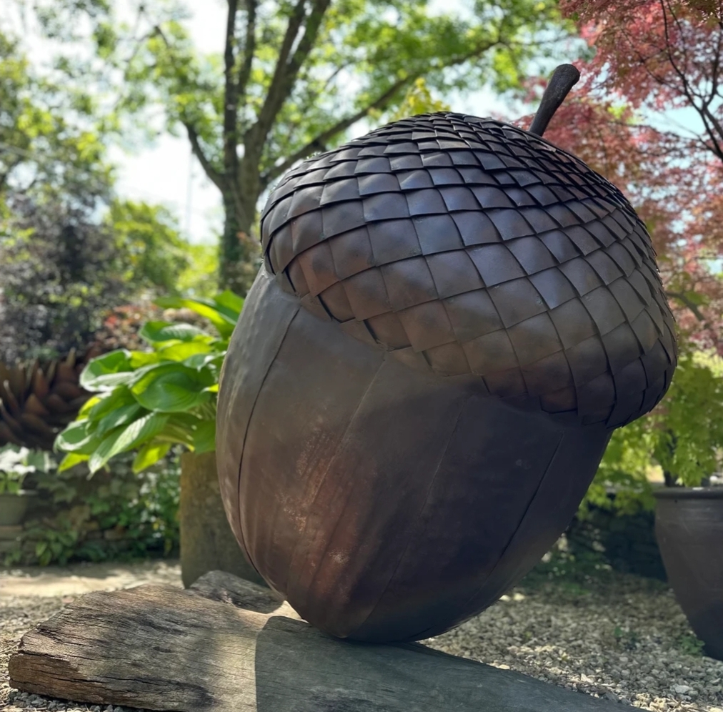 giant-acorn-sculpture